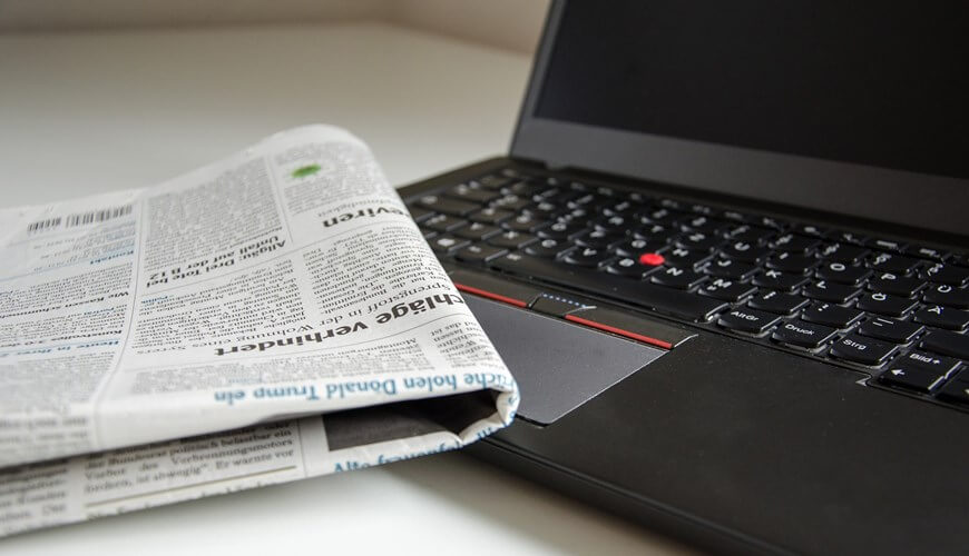 Novine na laptopu